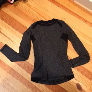 Lululemon heathered black and grey ls run top sz 4